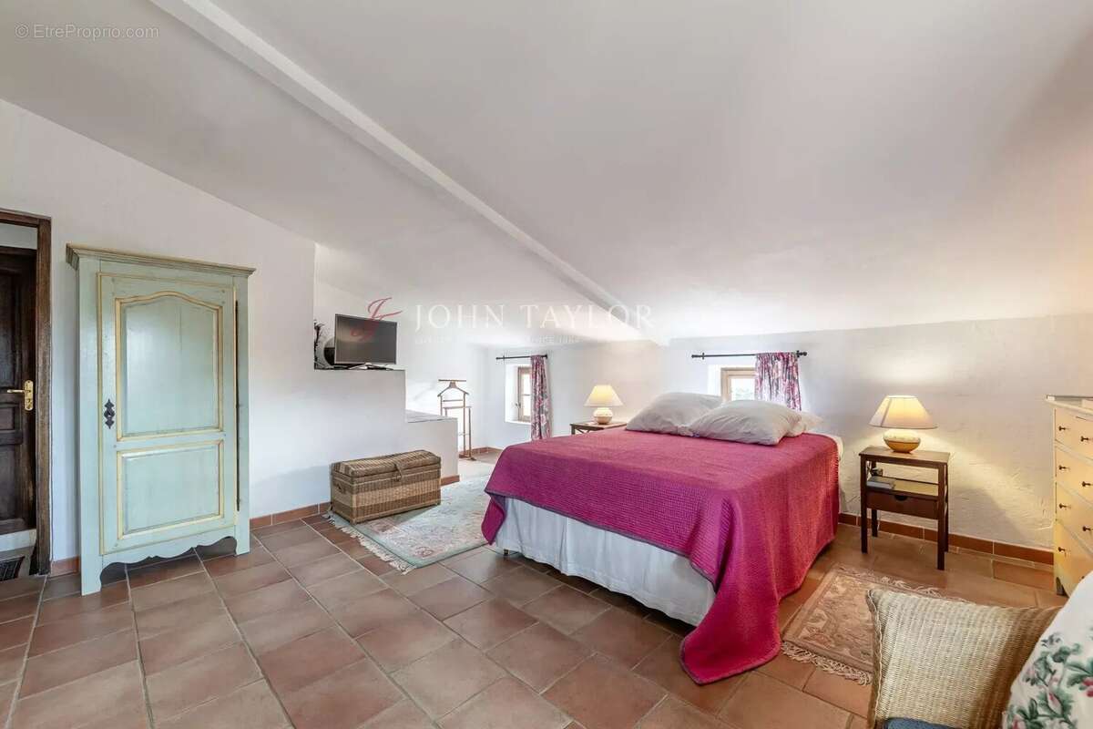 Maison à SAINT-SATURNIN-LES-APT