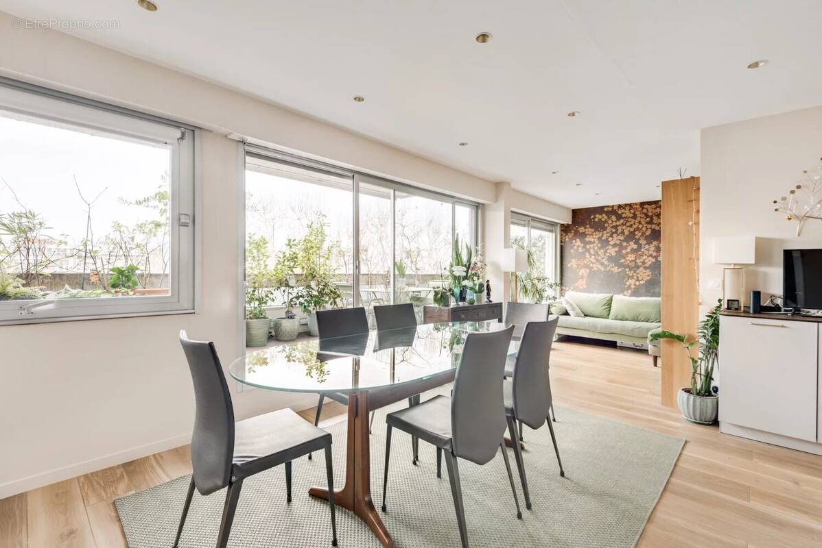 Appartement à NEUILLY-SUR-SEINE