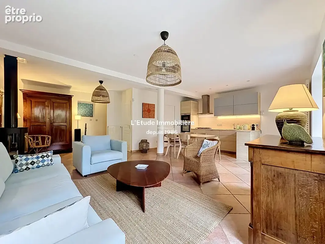 A VENDRE Maison Caluire LE BOURG 6 pièce(s) 136.30 m2 avec jardinet et Terrasse - photo 4