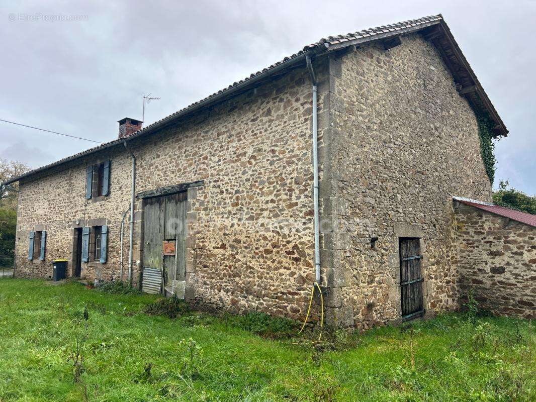Corps de ferme à rénover avec 9511 m2 de terrain - photo 5