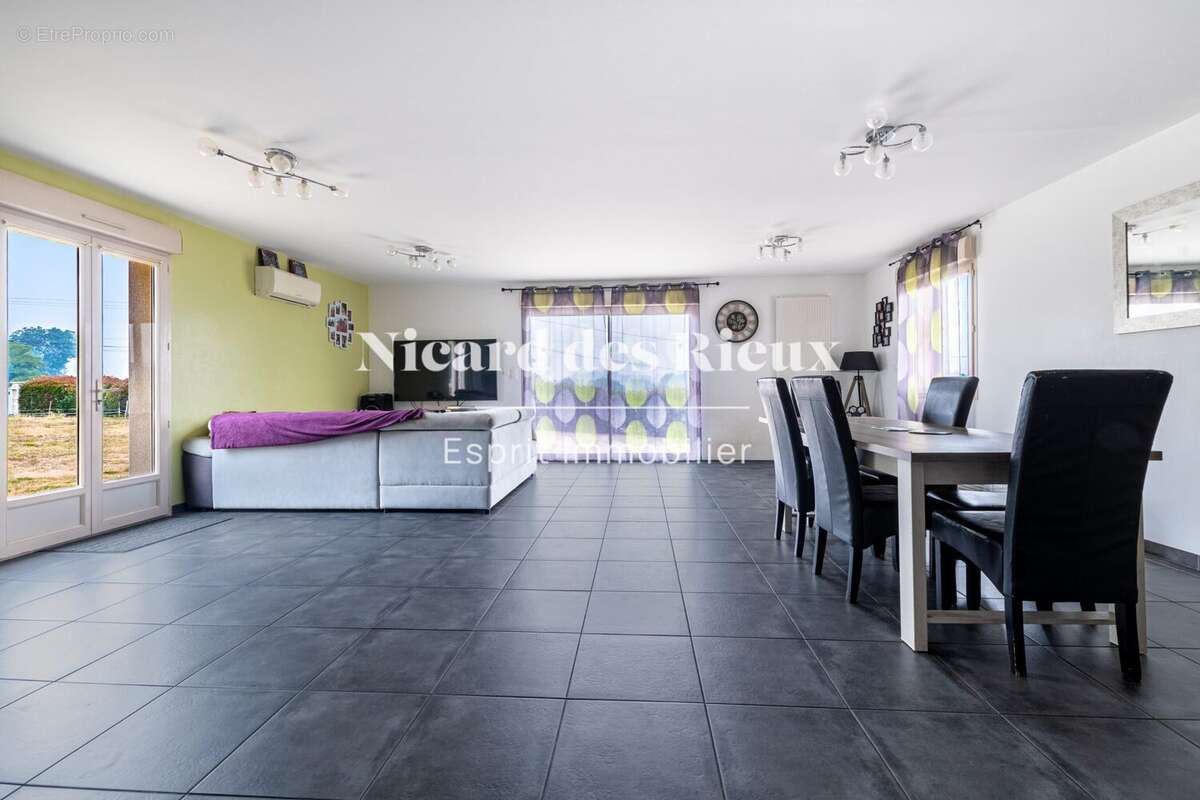 Maison 195 m² à Eybouleuf  - photo 6