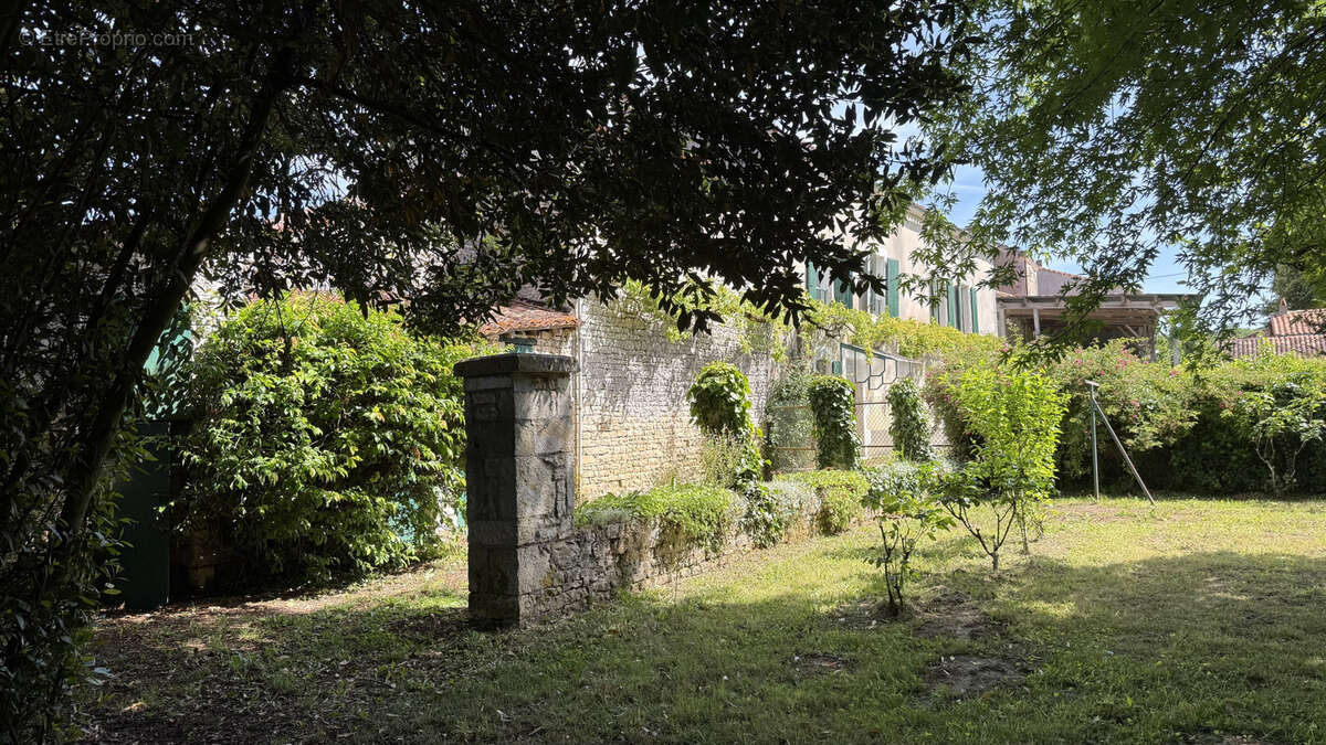 Maison à AUNAC
