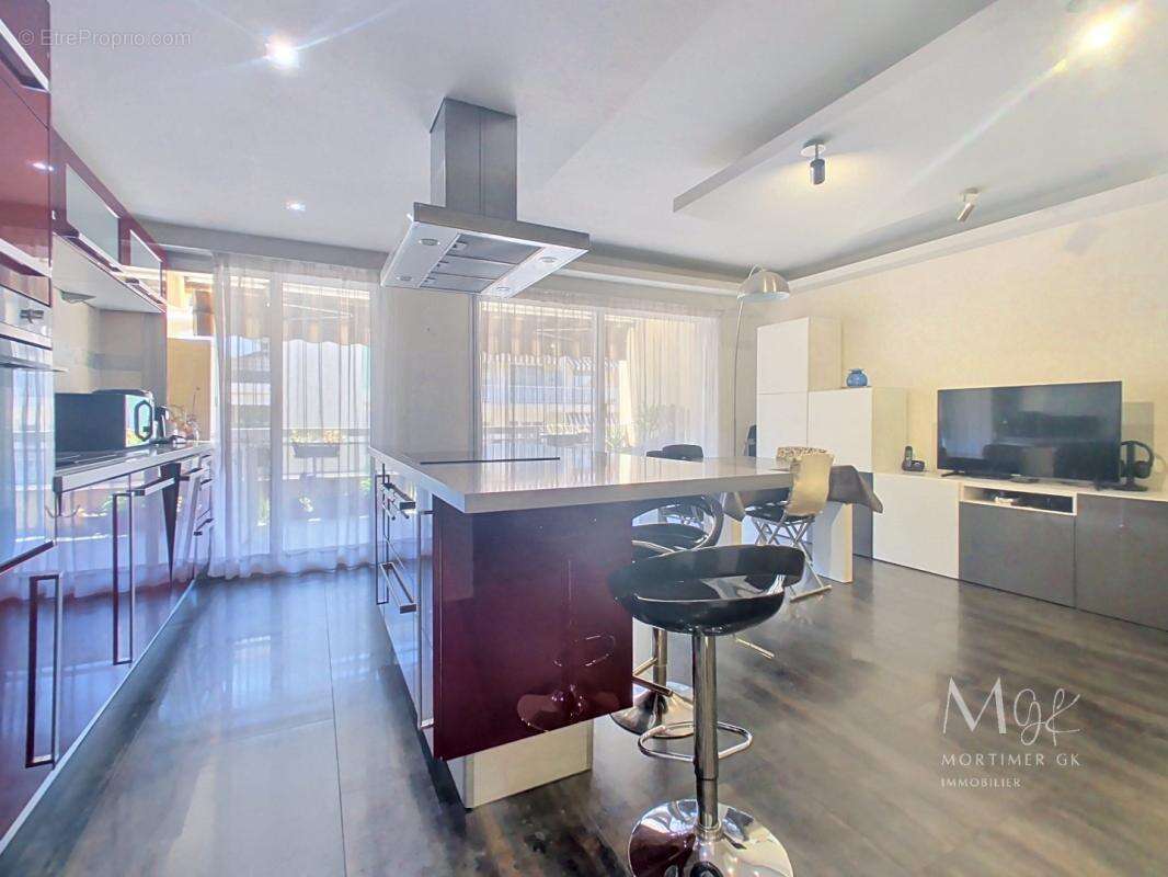 Appartement à SAINT-LAURENT-DU-VAR