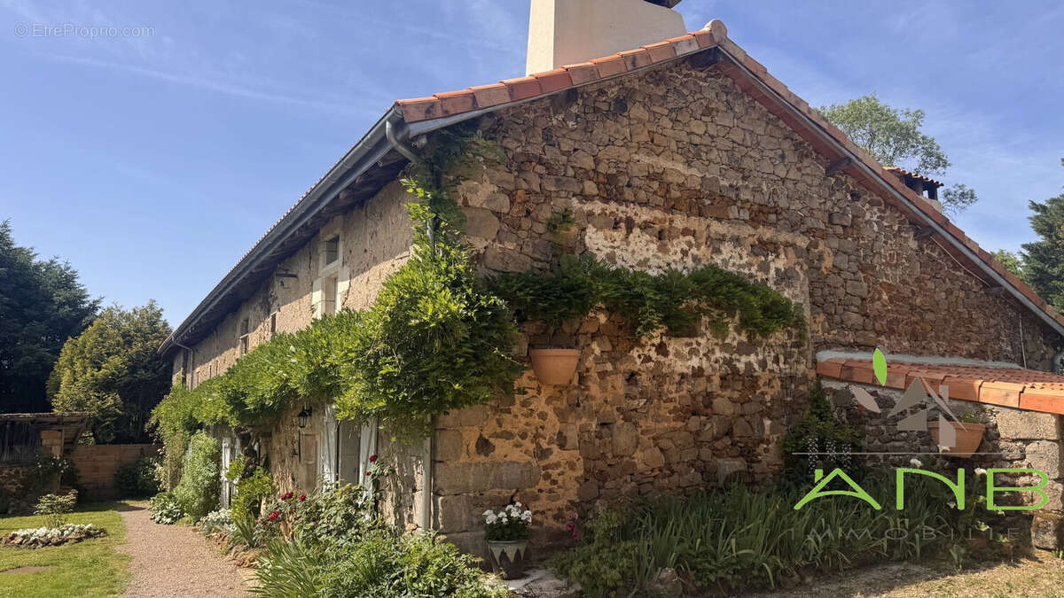 Maison à MAZEROLLES