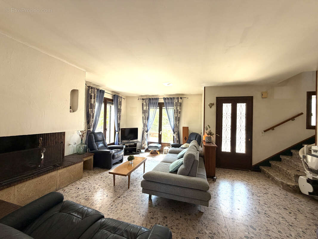 Cabestany -  proche médipôle -  villa  familiale sur 3 faces avec jardin et garage - photo 2