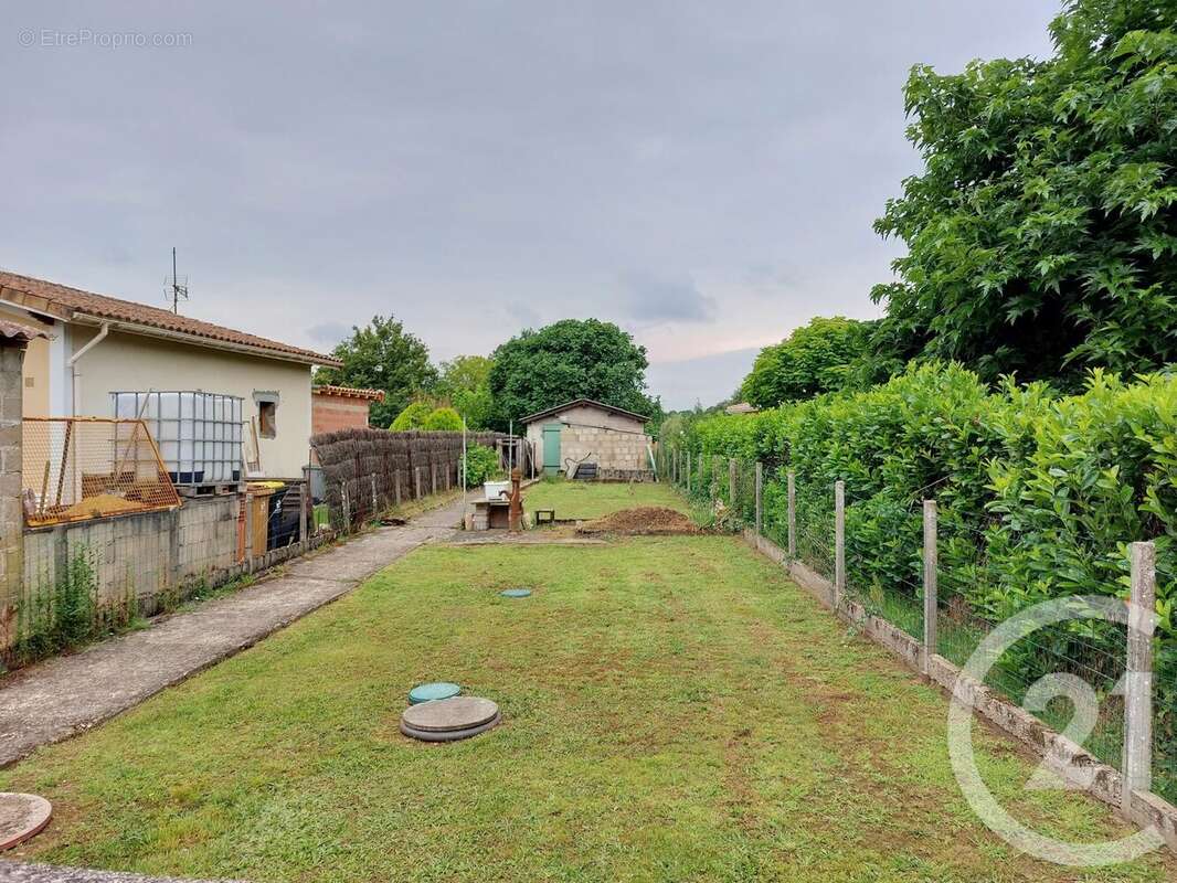 Maison à LES PEINTURES