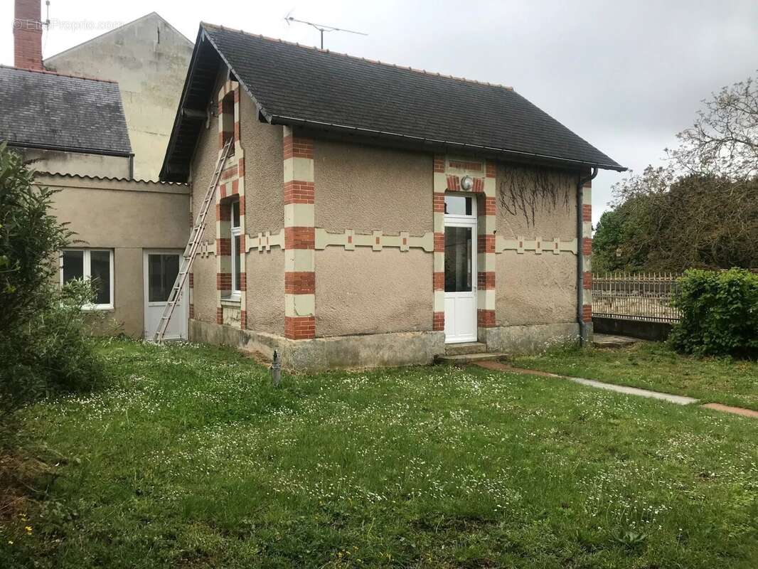 Maison à LE PUY-NOTRE-DAME