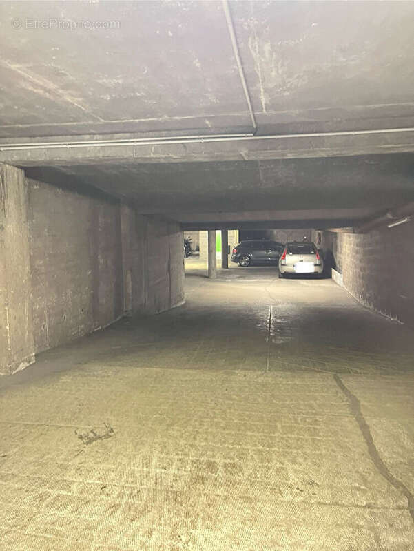 Parking à PARIS-20E