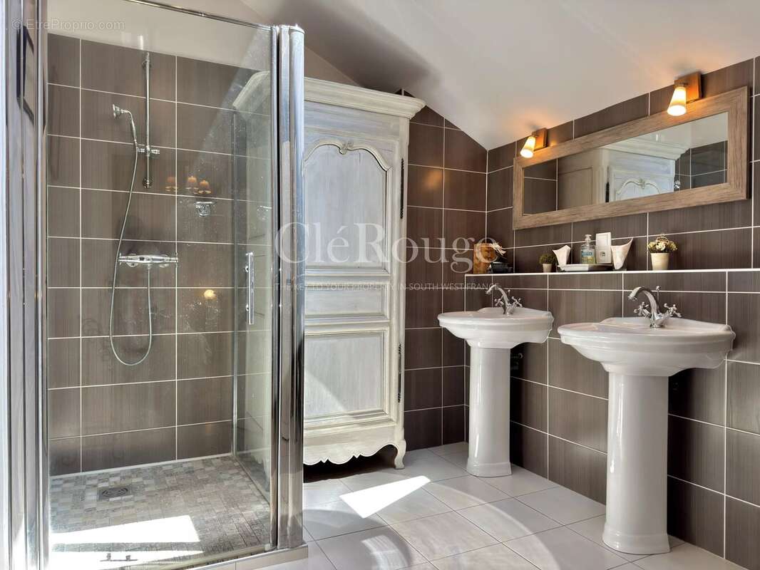 Proche de St-Foy-la-Grande - Magnifique propriété de charme de 5 chambres - photo 8