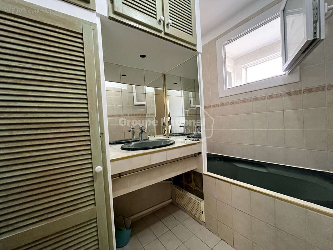 Appartement à LE CANNET-DES-MAURES