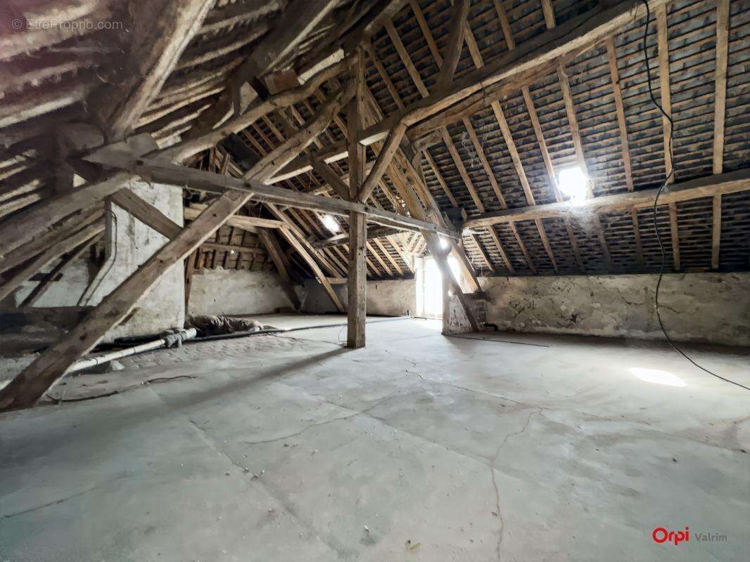 Maison à BINAS