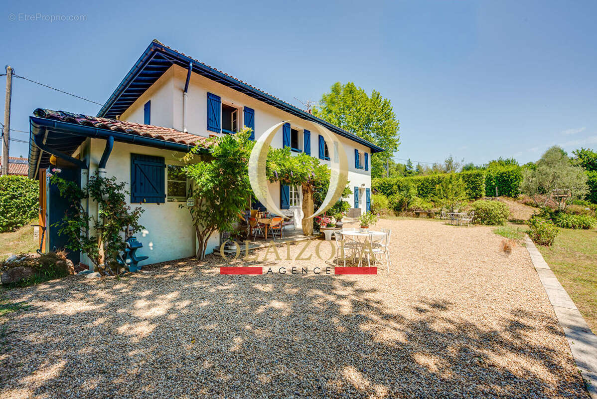 URRUGNE - Maison familiale de caractère avec piscine et vaste terrain Vue Rhune. - photo 3