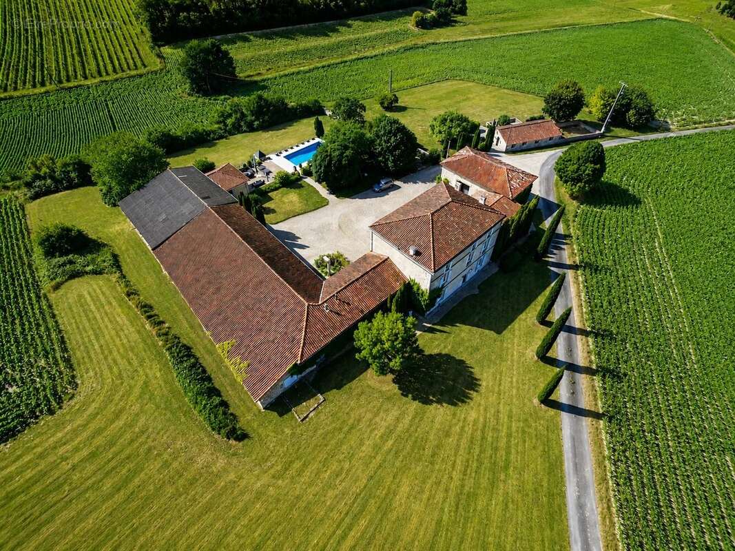 Manoir et domaine exceptionnels situés sur un terrain de 2.8 hectares - photo 27