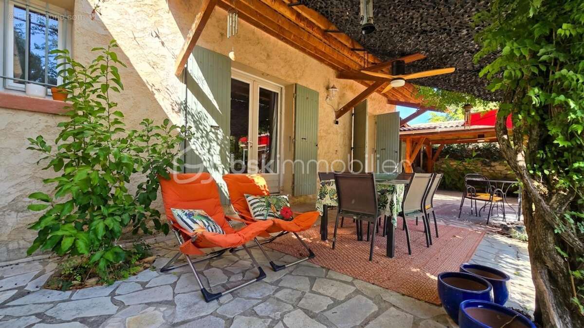 Villa de plain-pied avec piscine - photo 3