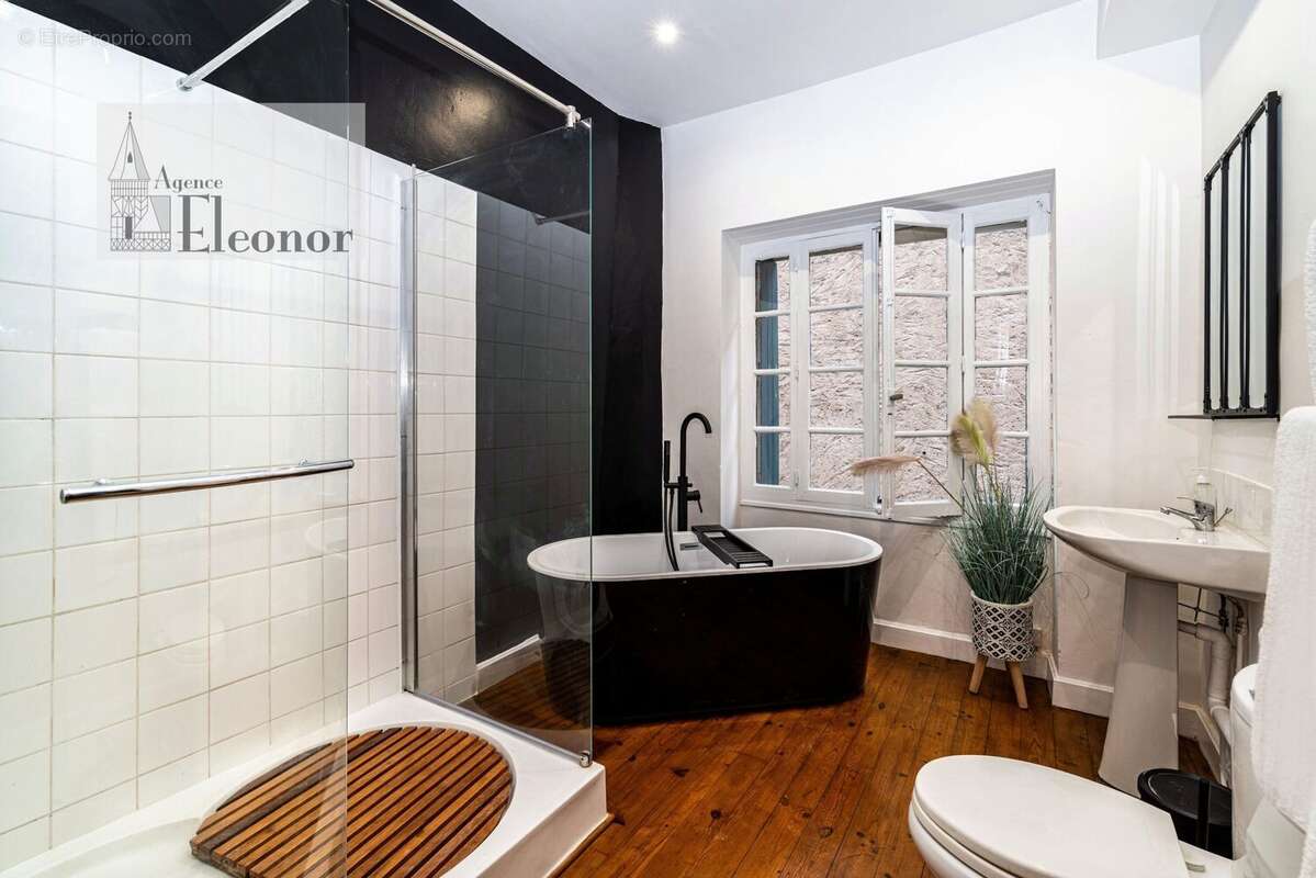 Salle de bain - Maison à LAUZUN