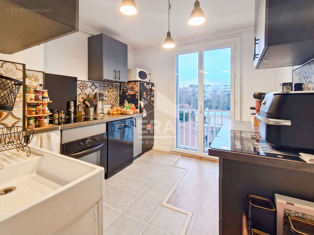 Appartement à MARSEILLE-4E