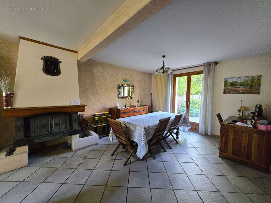 Maison à SAINTE-GENEVIEVE-DES-BOIS