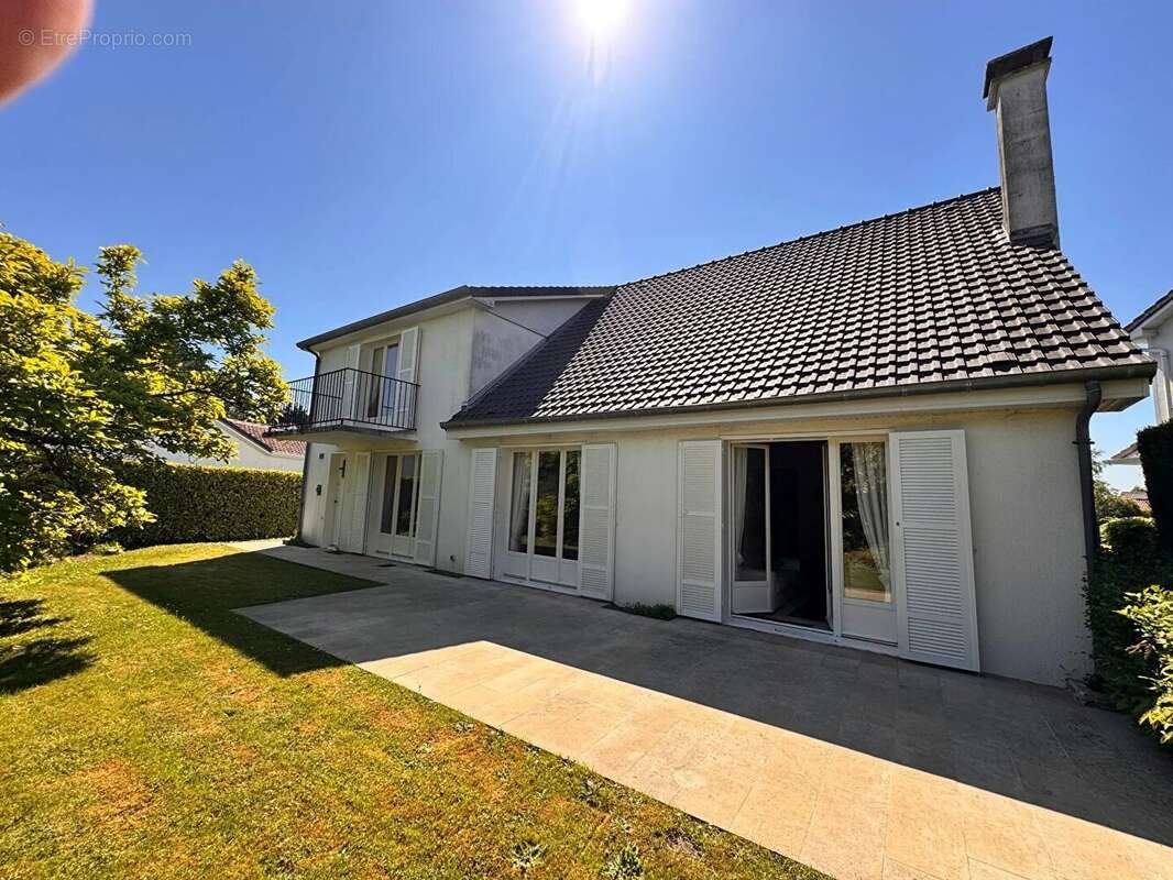 Maison à SAINT-NOM-LA-BRETECHE