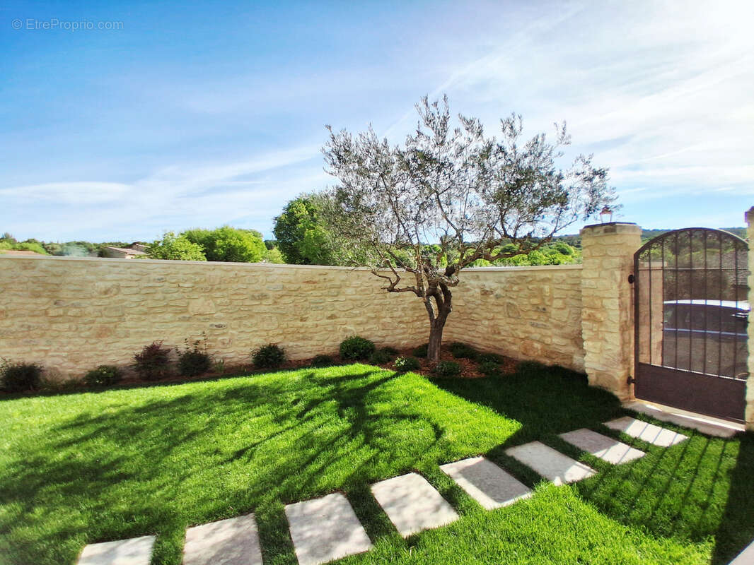 Maison à GORDES