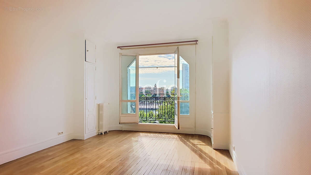 Appartement à PARIS-16E