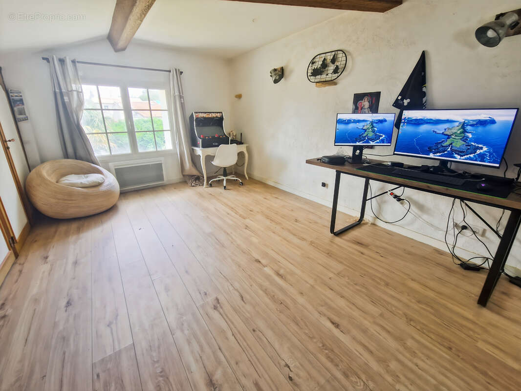 Maison à vendre 7 pièces proche de TONNAY BOUTONNE (17)- 198 m² habitables - jardin - piscine - garage - photo 11