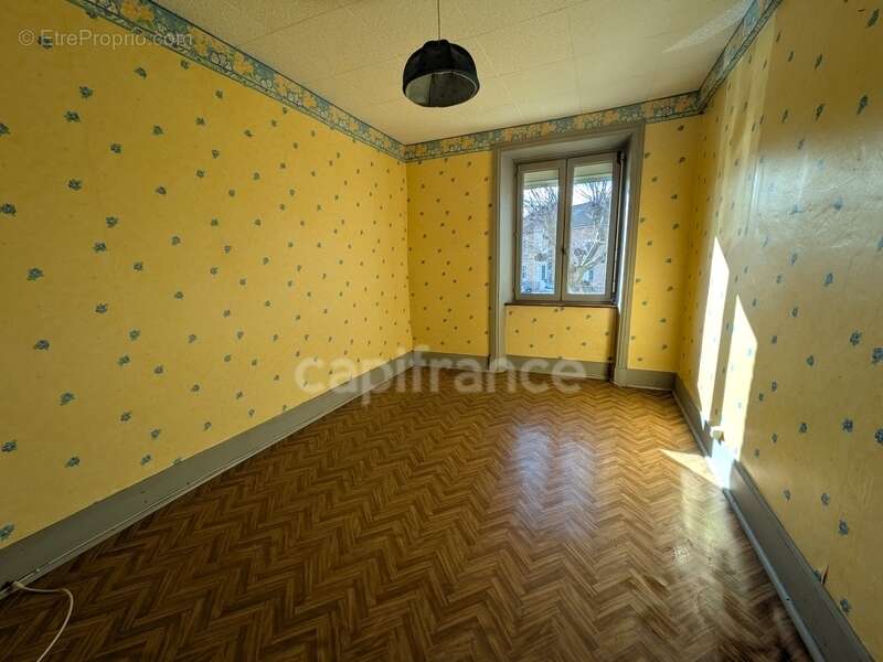 Maison a renover - essertines en donzy , 7 pièces , 164 m² , 4 /5 chambres , combles, cave, garage , terrain 526 m² - photo 7