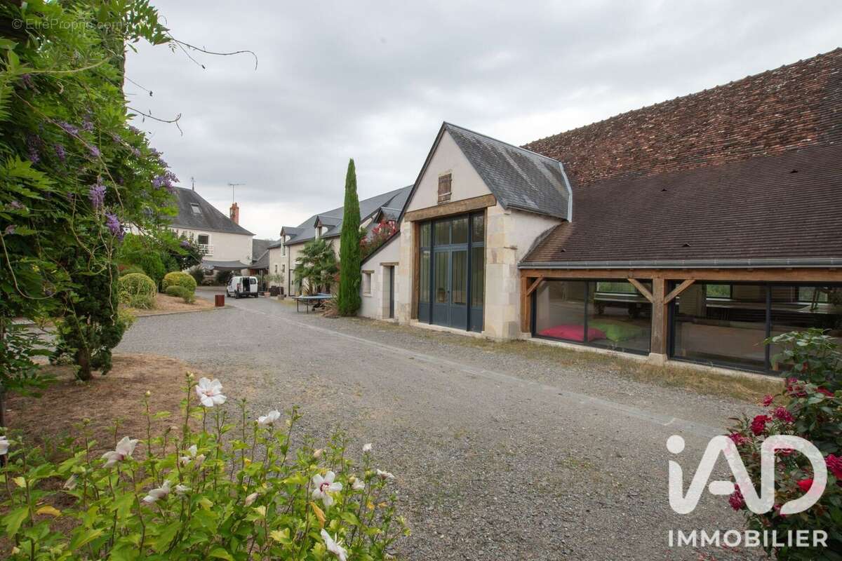 Maison 2000 m² à Chatillon-Sur-Indre  - photo 2