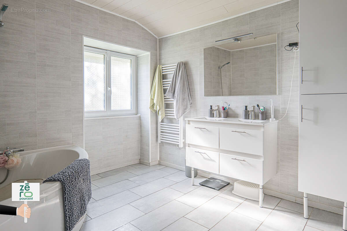 Maison à CHATEAUNEUF