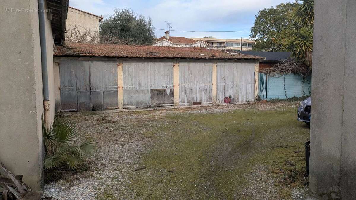 Terrain à VALLAURIS