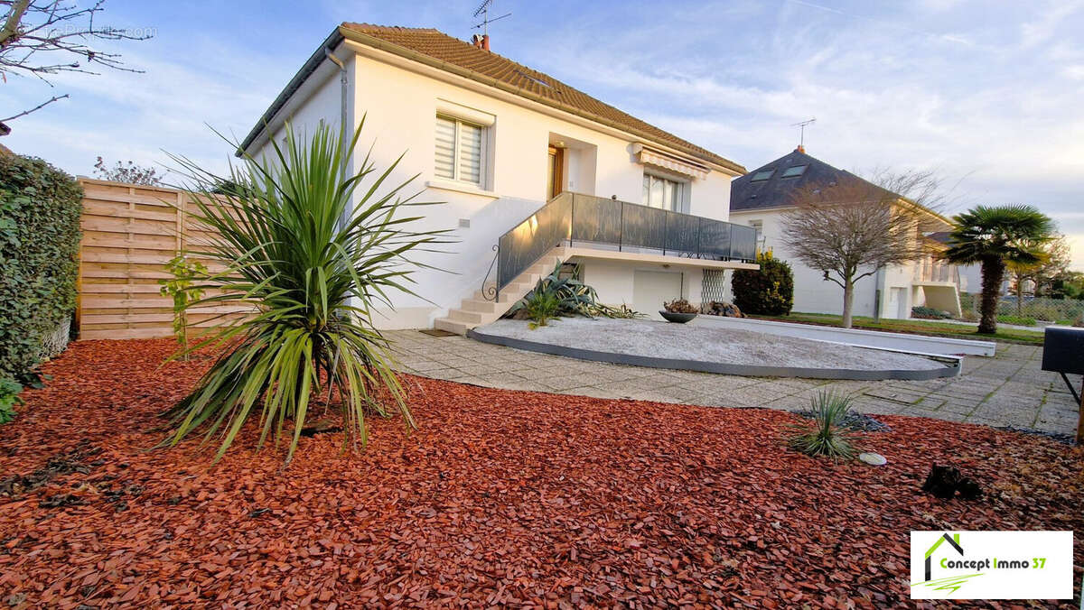 Maison à LA VILLE-AUX-DAMES