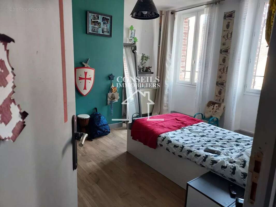 Maison à SAINT-JULIEN-DU-SAULT