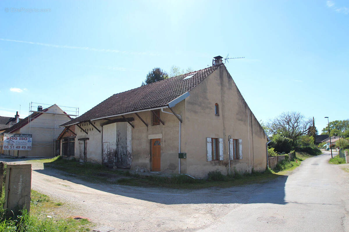 Maison à PIERRE-DE-BRESSE