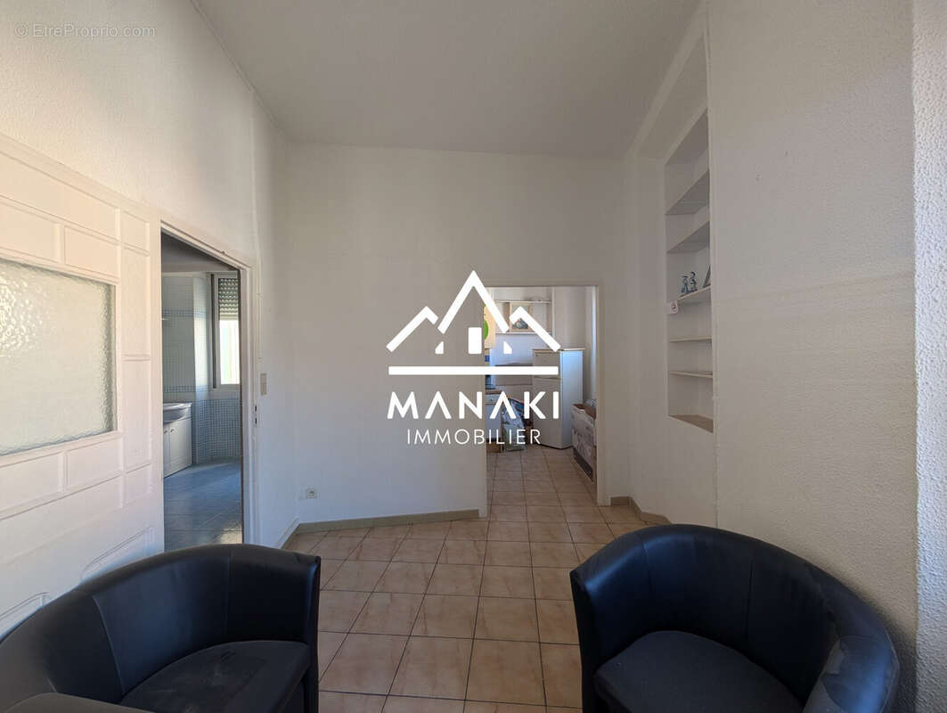Salon au 1er étage - Appartement à SAINT-LAURENT-DE-LA-SALANQUE