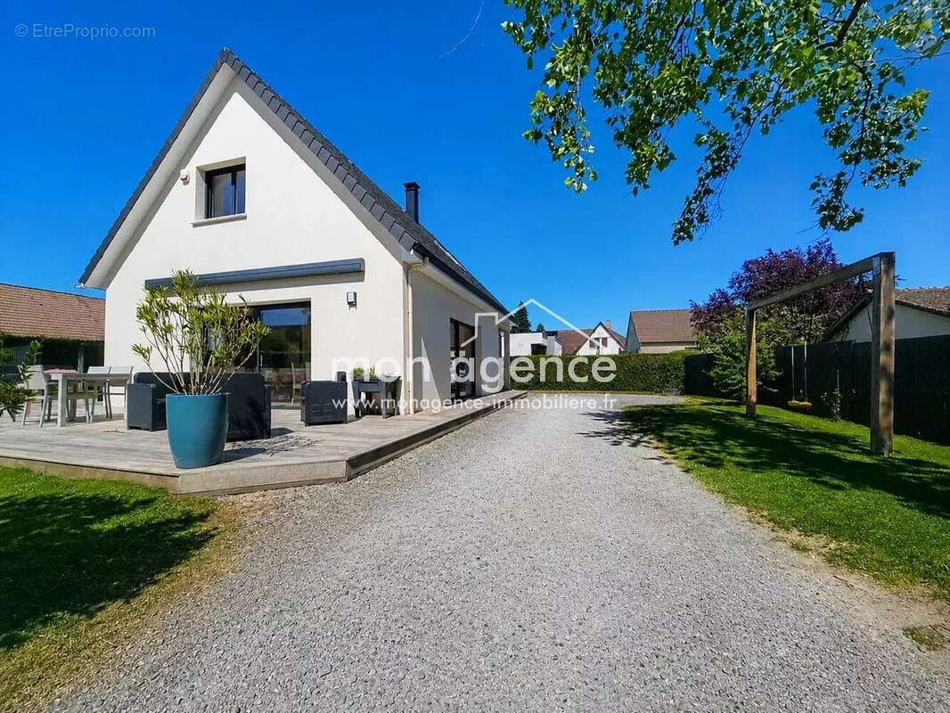 Maison à LA NEUVILLE-CHANT-D'OISEL
