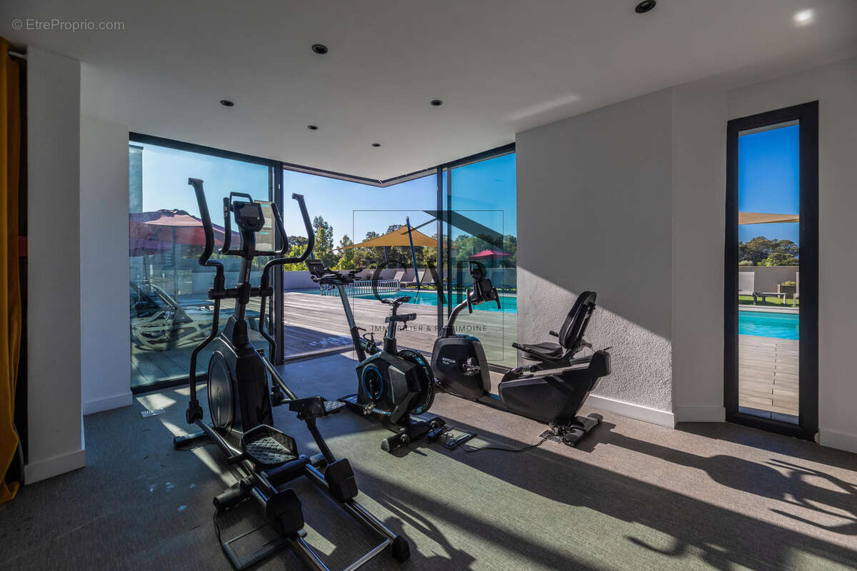 ACTE EN MAIN   Villa T5 avec Piscine Privative Chauffée   Domaine 5***** à Lecci   Investissement Premium - photo 10