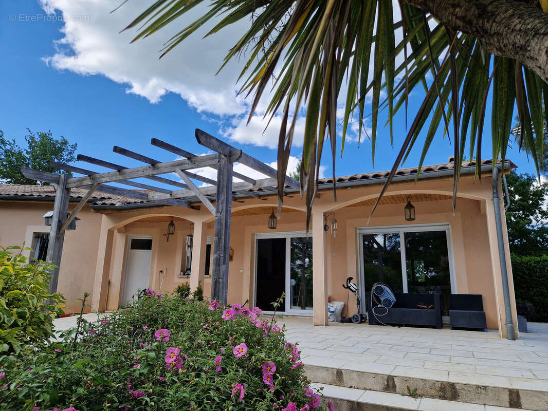 Maison à NOTRE-DAME-DE-SANILHAC