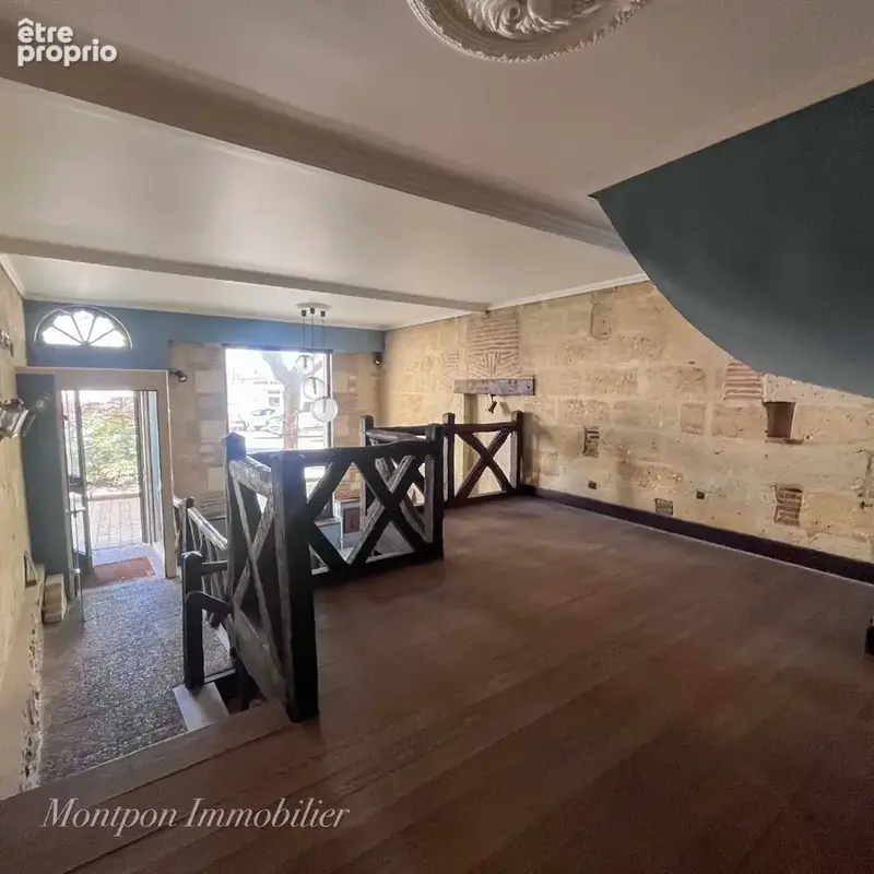 Immeuble au centre-ville de Montpon - photo 3