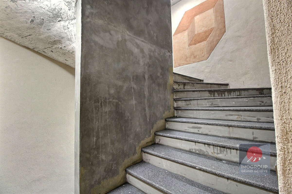 Apprtement duplex en état plateau brut  de 206 m² à Reignier - photo 3