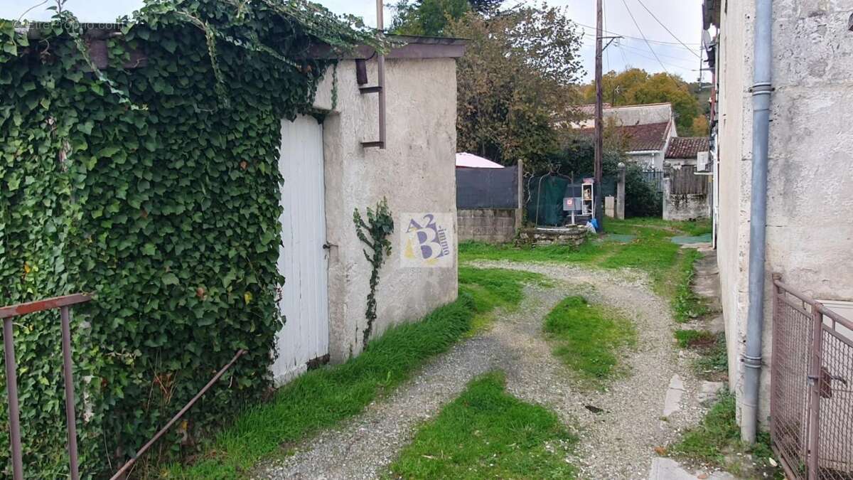 Maison à FLEAC