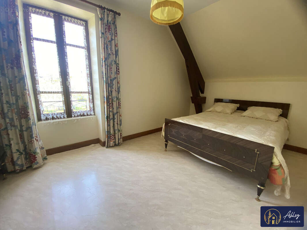 Maison 5 pièces LE MONTEIL - Maison à LE MONTEIL