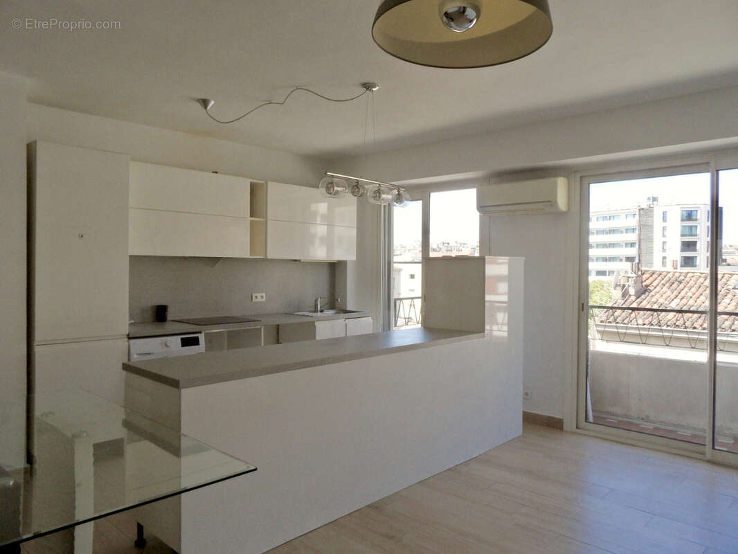 Appartement à MARSEILLE-4E