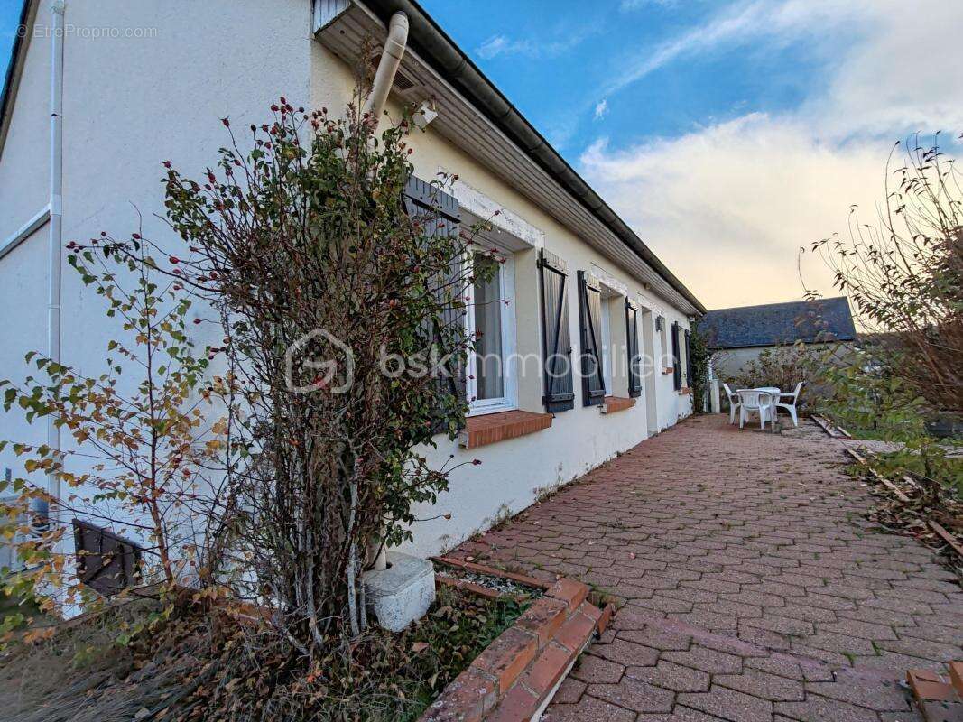 Maison à LES BORDES