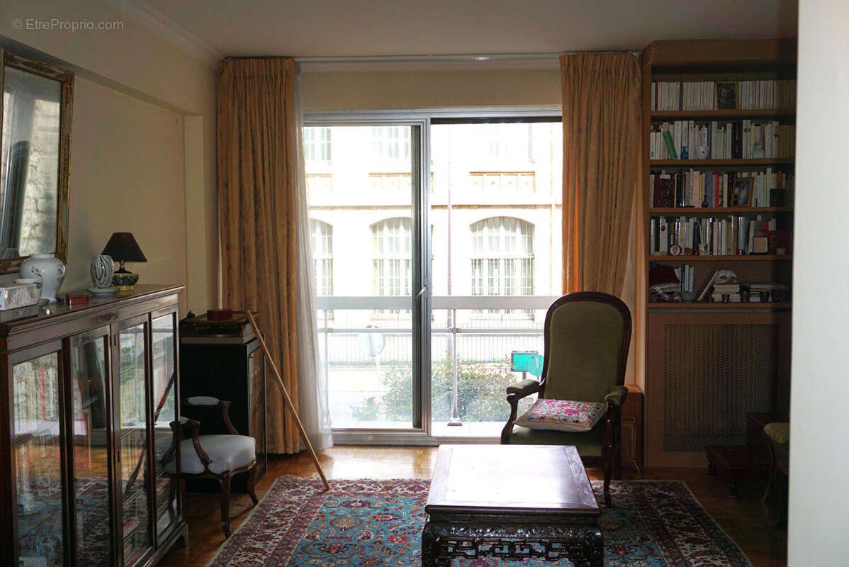 Appartement à PARIS-15E