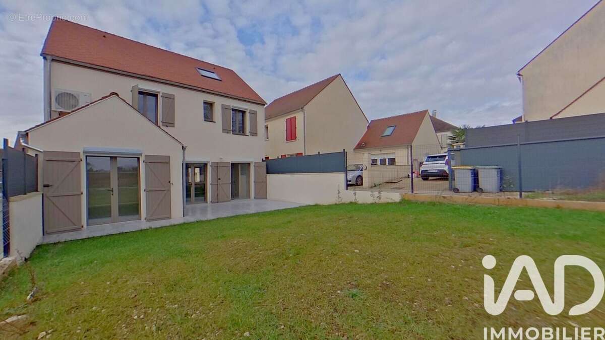 Photo 2 - Maison à SAVIGNY-LE-TEMPLE