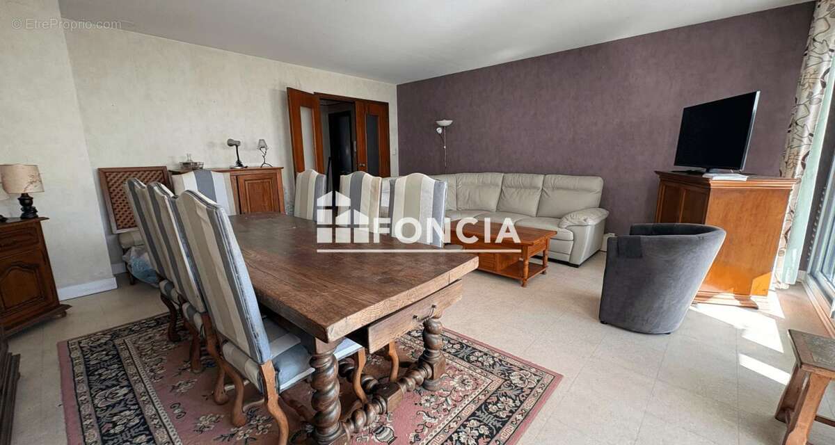Appartement à FRENEUSE