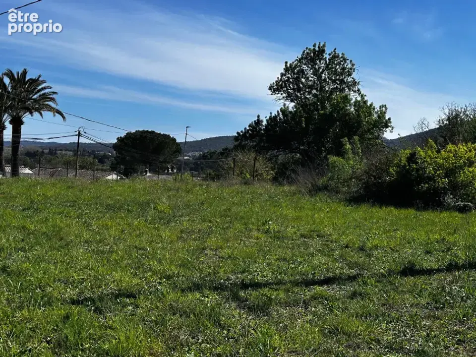 Terrain à ROQUEBRUNE-SUR-ARGENS