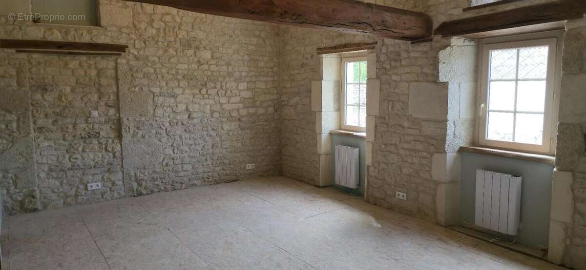 Maison à LOIRE-SUR-NIE