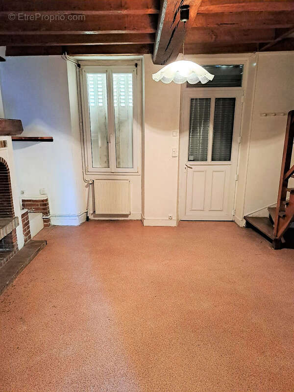 Maison à MAIZIERES-LA-GRANDE-PAROISSE