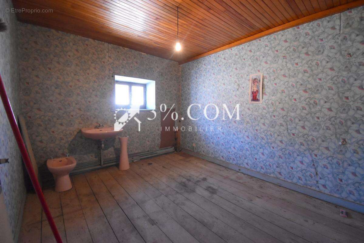 Maison de caractère de 280 m2 à rénover sur un terrain d'env - photo 21