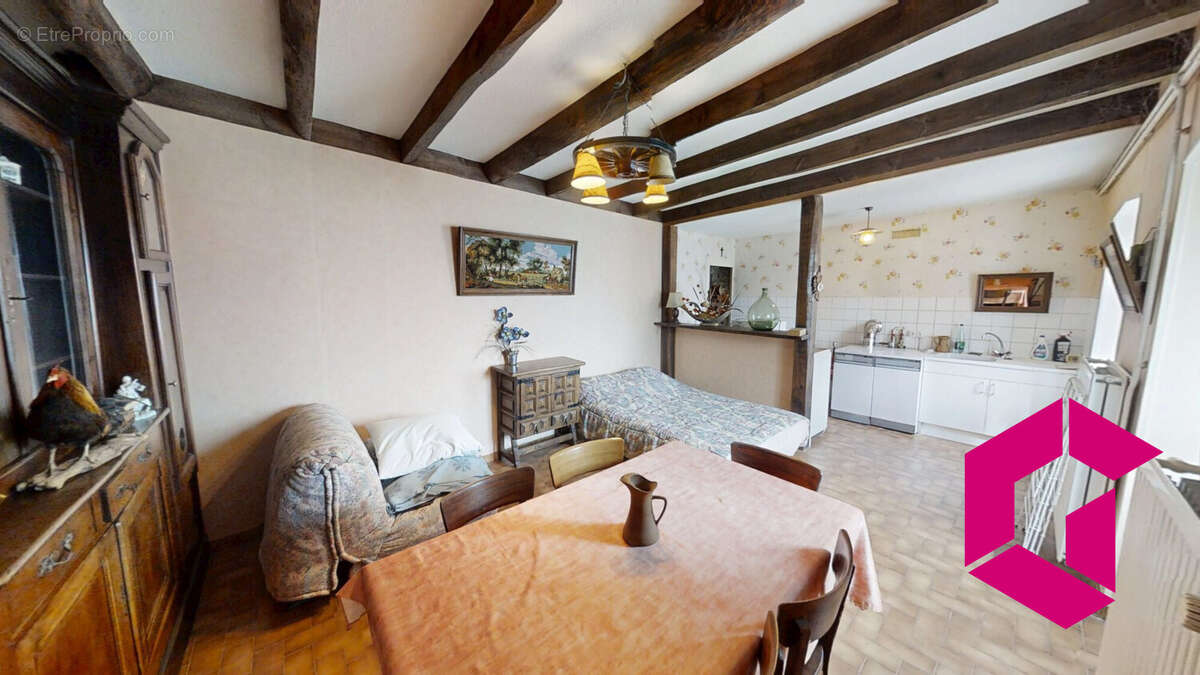 Maison à SAINT-ROMAIN-LACHALM